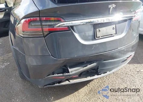 2018 Tesla Model X 100D/75D/P100D z USA, uszkodzony, nr VIN 5YJXCAE26JF105229